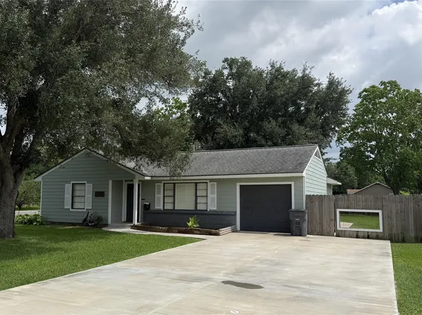 3116 12th St, Bay City, TX 77414
