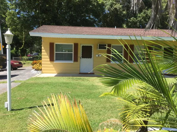 402 Stremma Rd, Largo, FL 33770