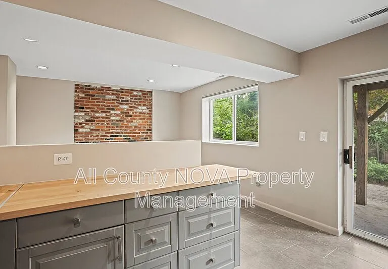 6428 Earlham Dr — Photo 46