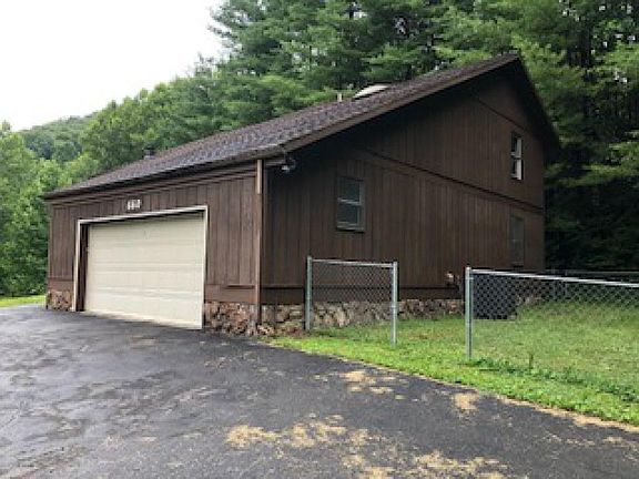 2nd image of 660 Woodland Dr