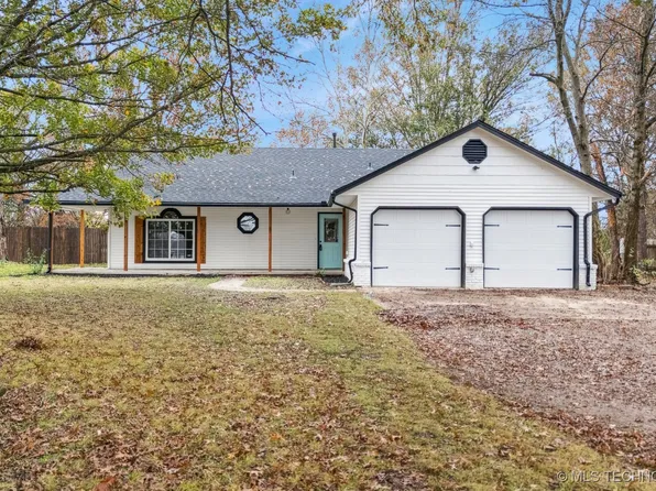 14800 Cedar Dr, Claremore, OK 74017