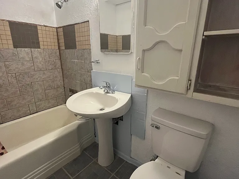 2302 Espanola St NE — Photo 6