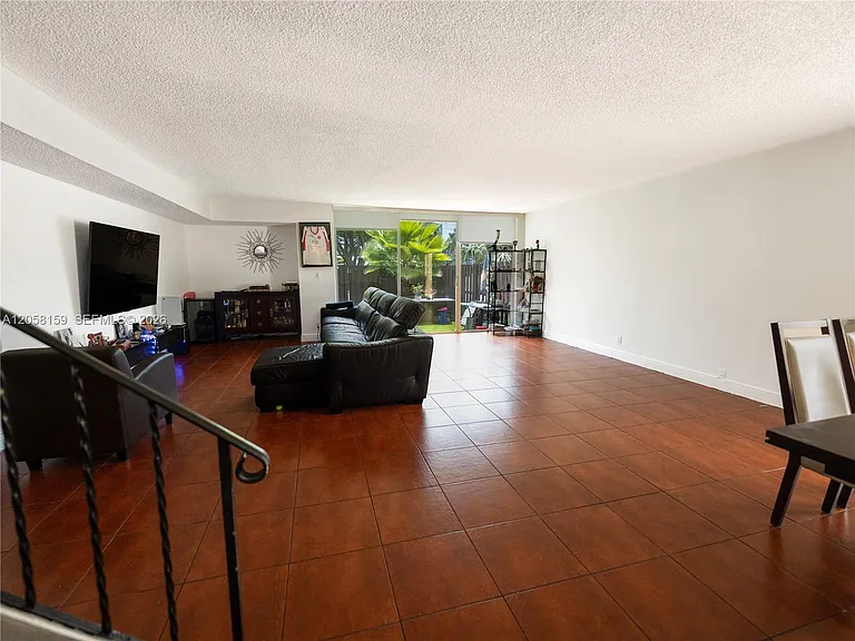 2200 NE 7th St — Photo 4