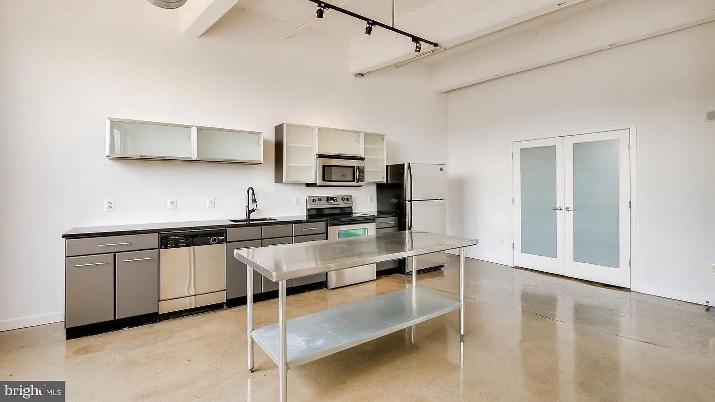 1 bed, 1.5 bath, 1075 sqft, $2,600 — Photo 4
