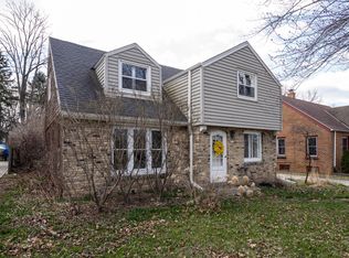 4076 N 110th St, Wauwatosa, WI 53222