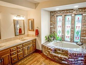 Large Master Bathroom.