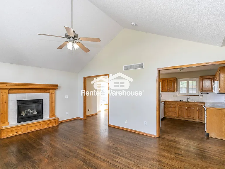 804 Stratford Dr — Photo 5