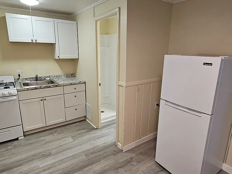 330 W State St #7 — Photo 12