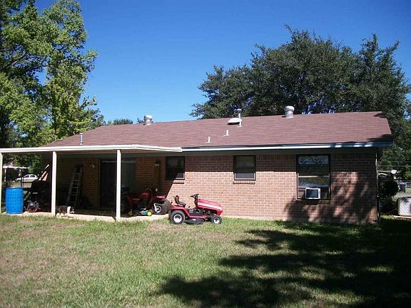 3rd image of 102 Stephen Dr