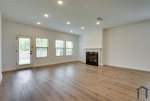 1412 Victoria St — Photo 7