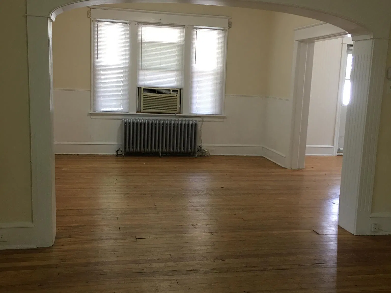 223 Laurel Ave — Photo 2