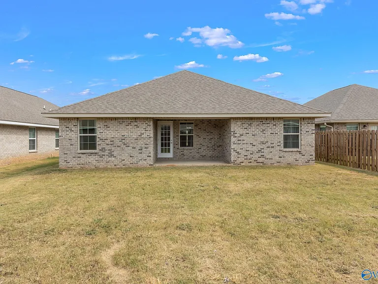 122 Ardsley Dr — Photo 37