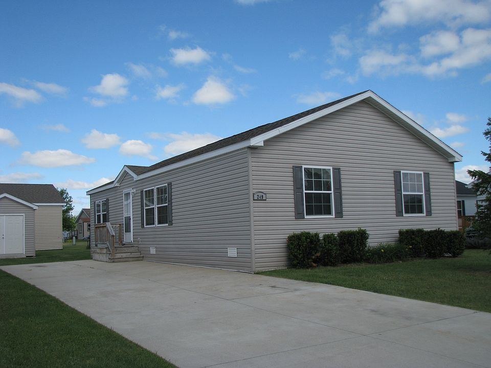 249 Pine Lakes Drive W.