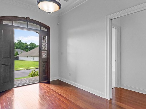 5th image of 30 Signal Hill Cir