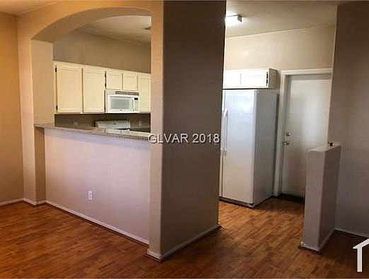4th image of 928 Dusty Creek St