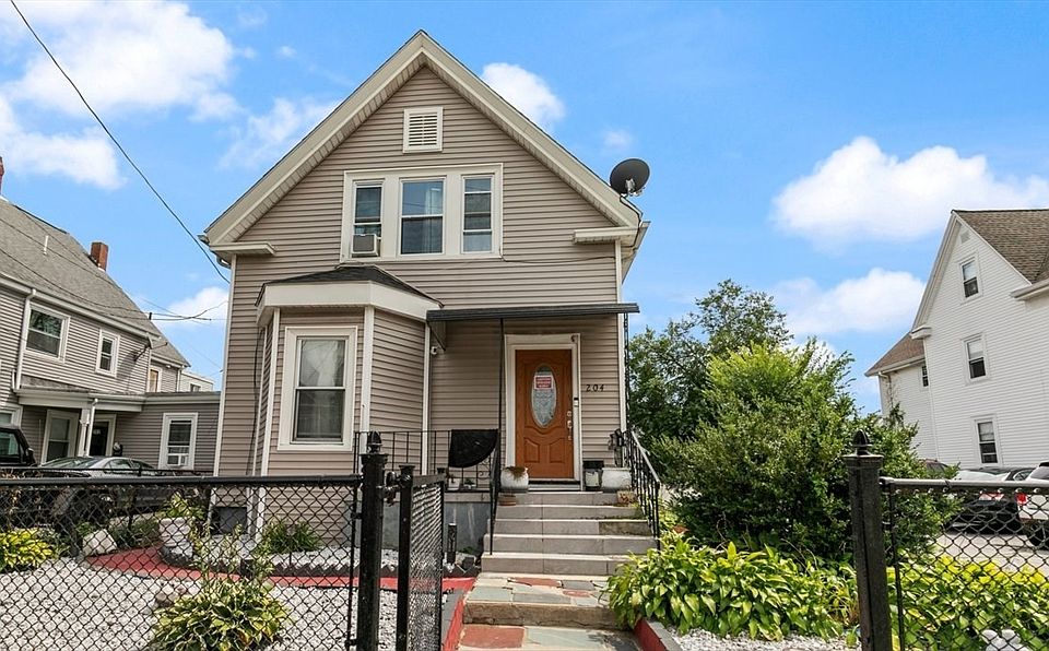 1st image of 204 Harvard St