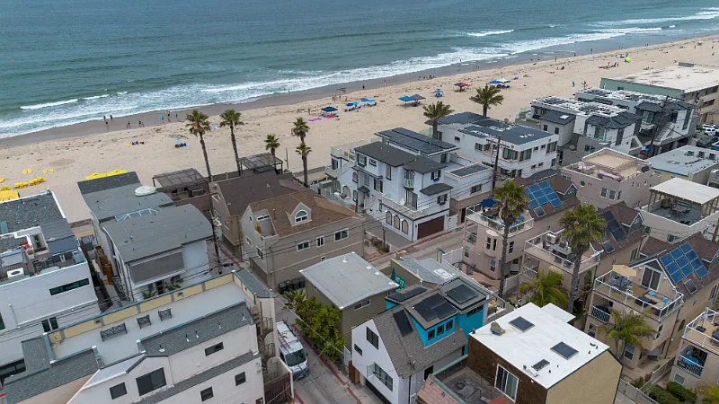 2 BR 2 BA Rustic Charming Beach House half Block to Ocean with Garage — Photo 1