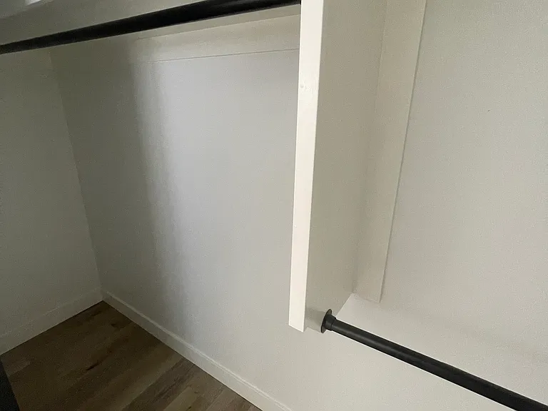 1066 Robinson Ave #2R — Photo 4