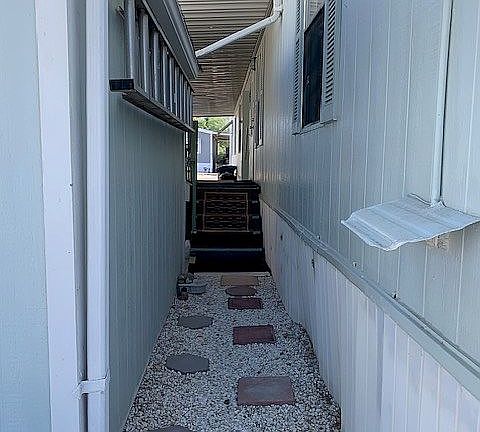 BREEZEWAY TO CARP-BK DOOR