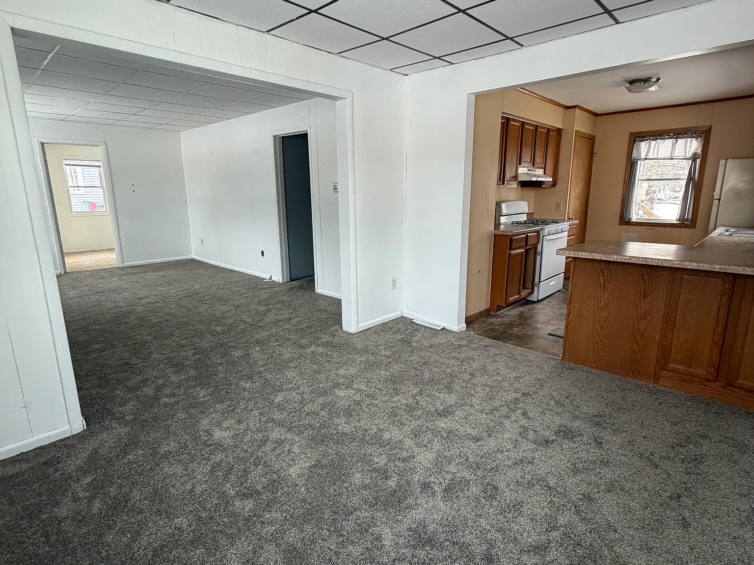 3 bed, 718 sqft, $1,350 — Photo 4