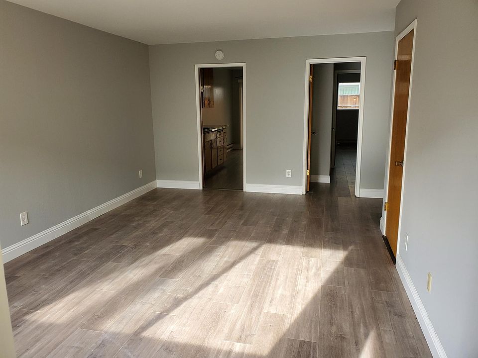 1st image of 421 Paula Ct #4