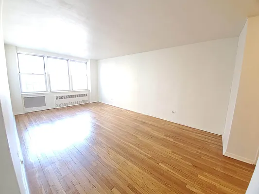 Rented by Smart NY Realty LLC | media 7