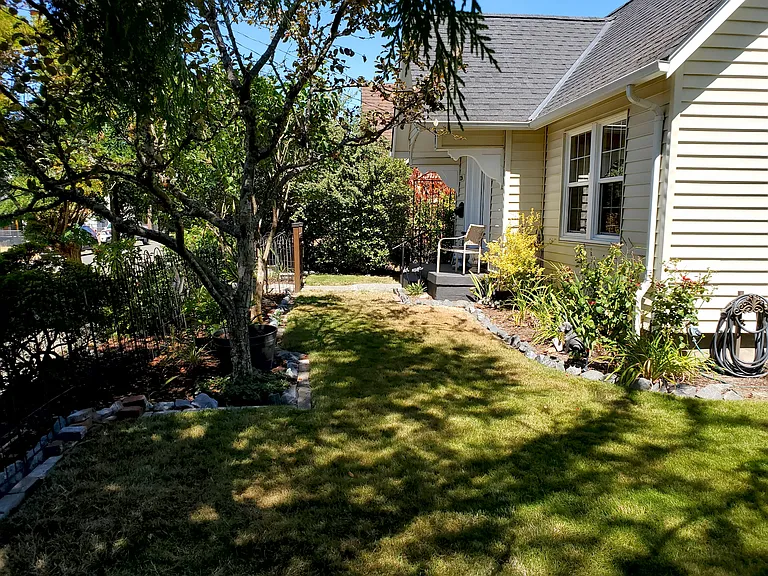 1126 Rainier Ave — Photo 4