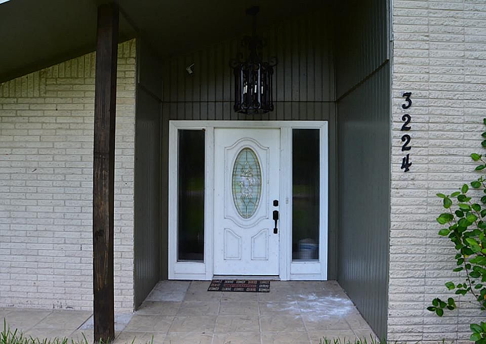 1st image of 3224 Glastonbury Dr