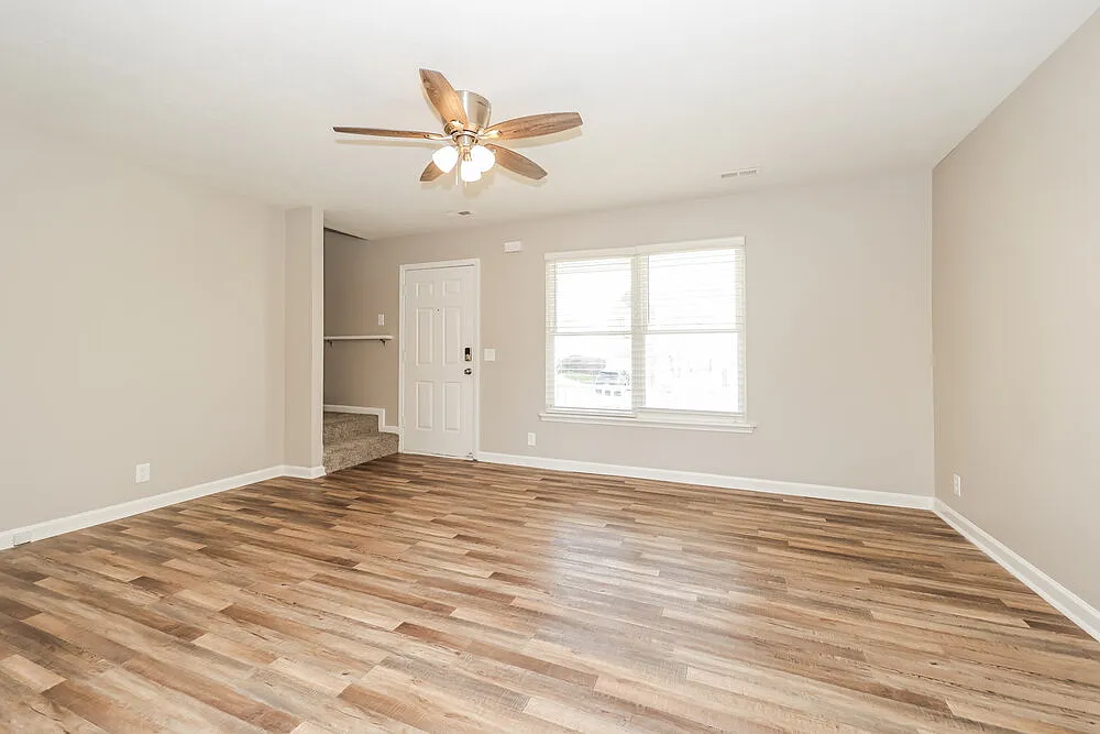 3 bed, 2.5 bath, 1477 sqft, $2,130 — Photo 4