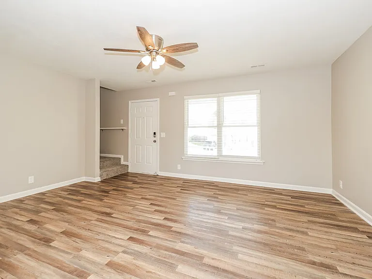 1007 Cheryl Ln — Photo 4