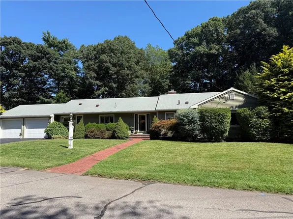 55 Westonia Ln, Warwick, RI 02889