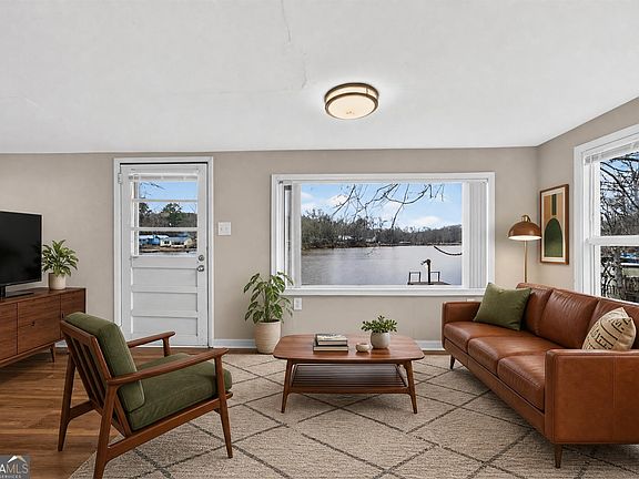 5th image of 126 Elizabeth Cir
