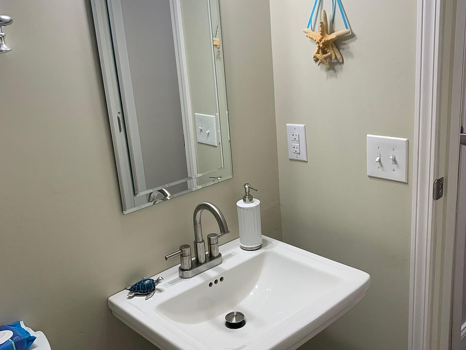 1st image of 391 Woodtree Ct
