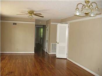 3rd image of 6 Dogwood Ln