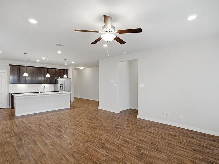 2431 Valencia Crst — Photo 9