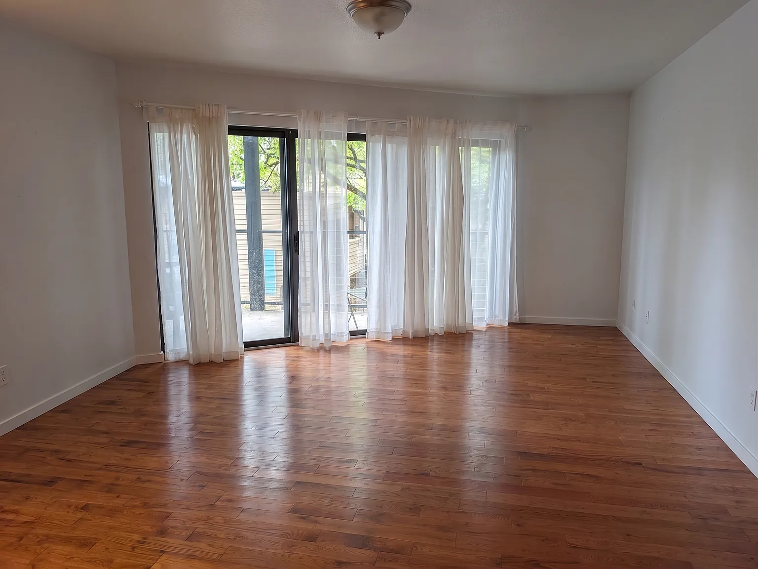 Downtown Condo, Pet friendly, Nearby parking spot, Year Round Hot Tub — Photo 1