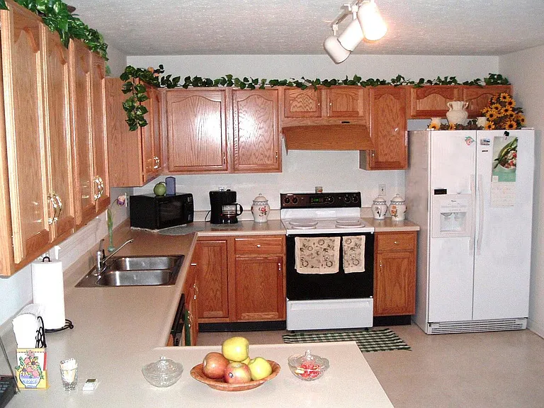 7999 Bradford Ct — Photo 6
