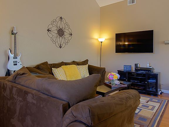 3rd image of 3179 Kenland Dr