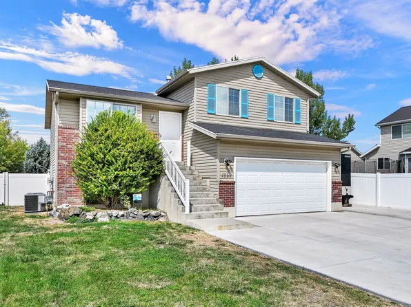 1559 N 2475 W, Clinton, UT 84015