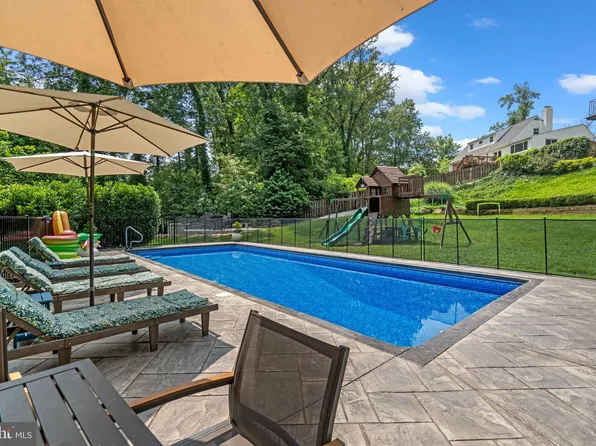 8703 Sudbury Pl, Alexandria, VA 22309