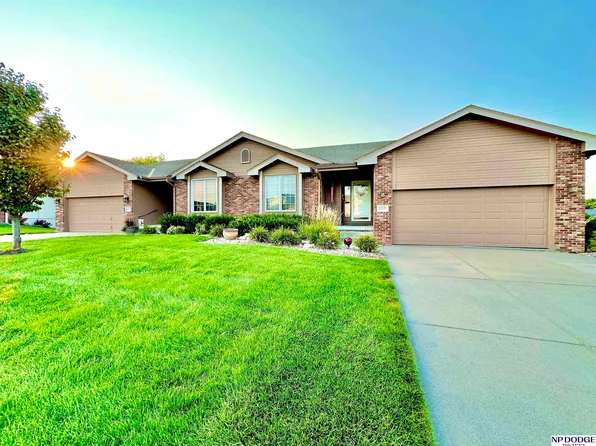 15520 Parker St, Omaha, NE 68154