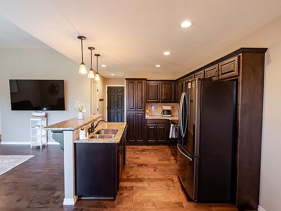 5th image of 1108 Amanda Avenue