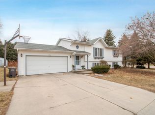 290 Rush St, Lake Geneva, WI 53147