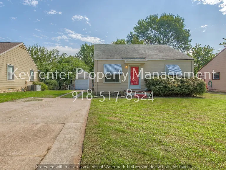 729 N Florence Pl — Photo 4