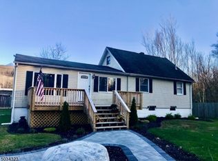 9 Chestnut St, Stanhope, NJ 07874