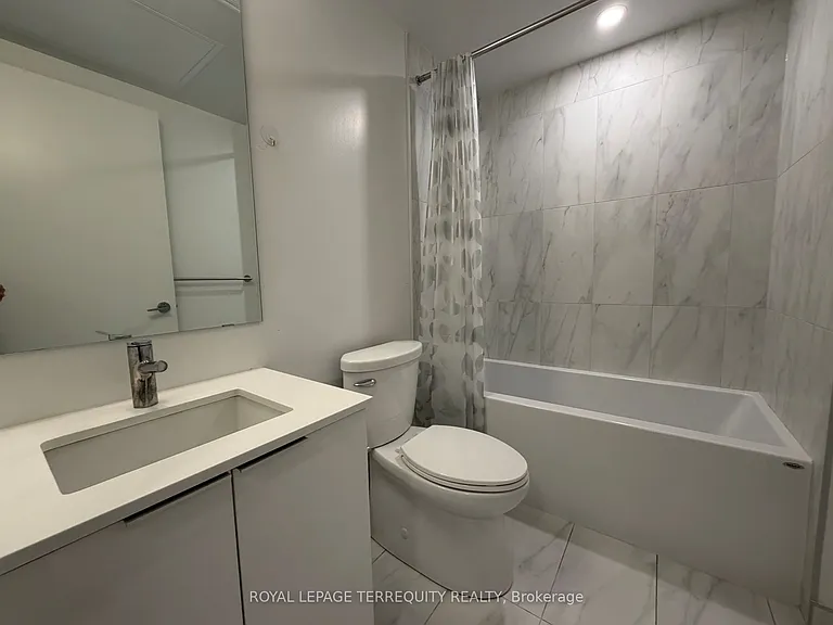 357 King St W #3307 — Photo 11