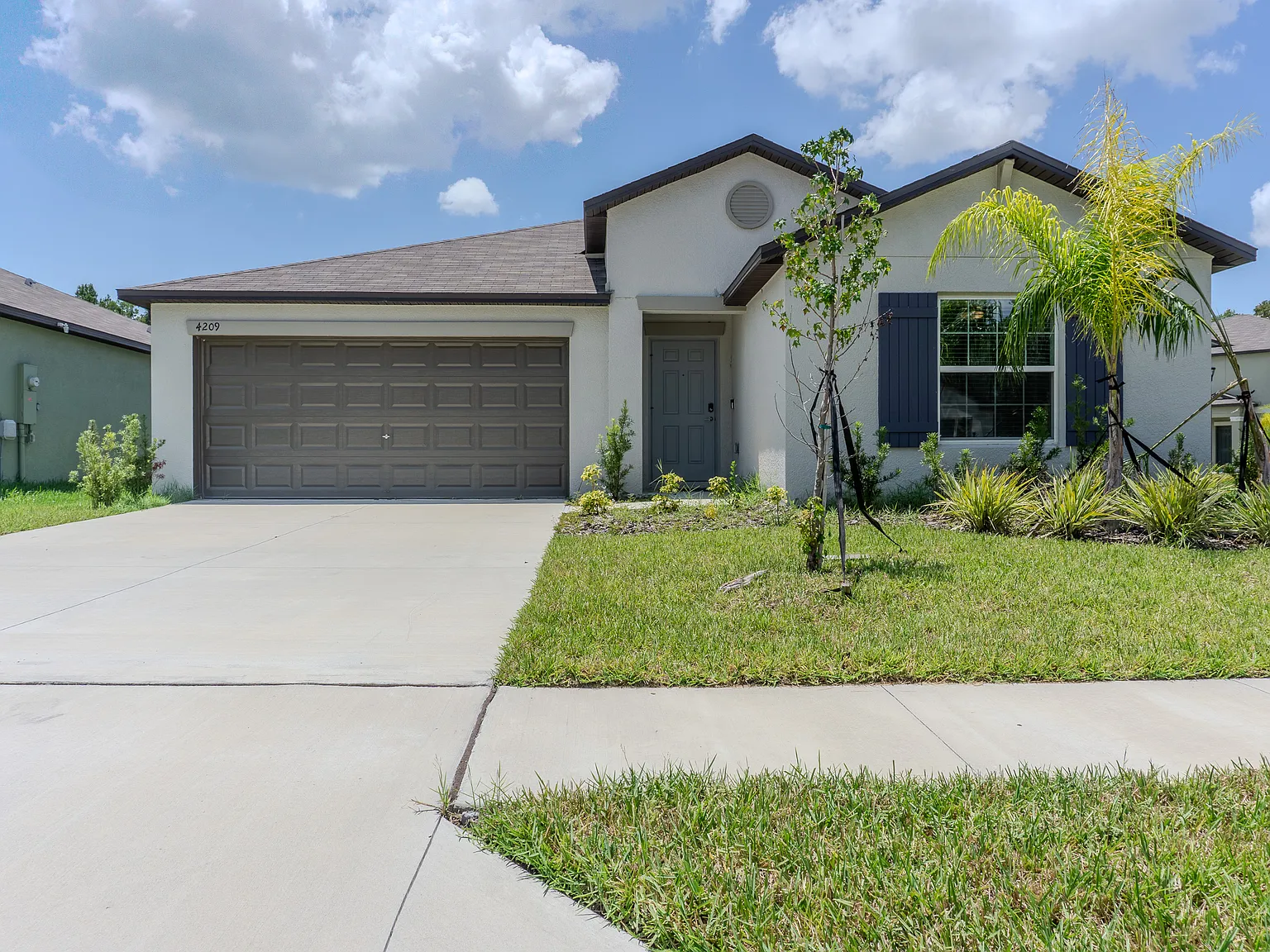 4 bed, 1916 sqft, $2,600 — Photo 1