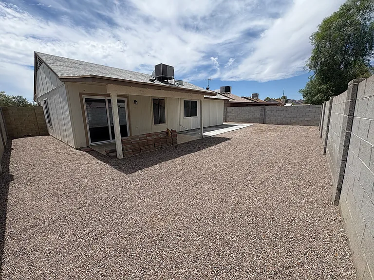 W Rose Garden Ln — Photo 2