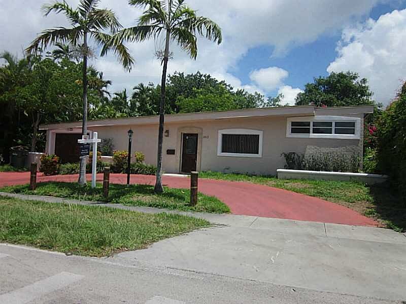 1st image of 1915 Alamanda Dr