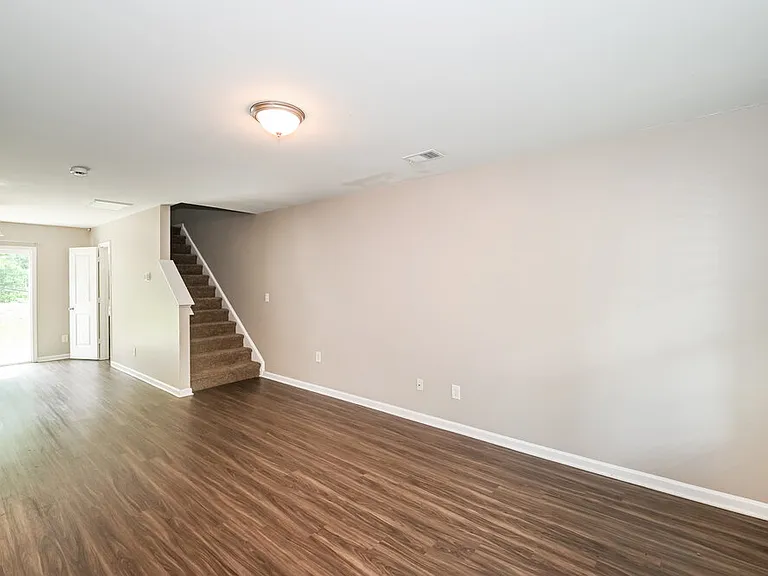 818 Rook Rd — Photo 5